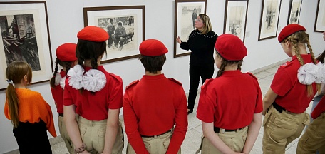 Воспитанники Центра патриотического воспитания  «Юная Гвардия» почтили память ленинградцев на мероприятии «Ленинграду посвящается..»