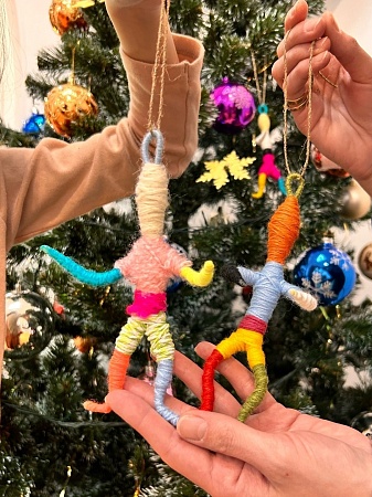 «Супрематическая новогодняя игрушка» 