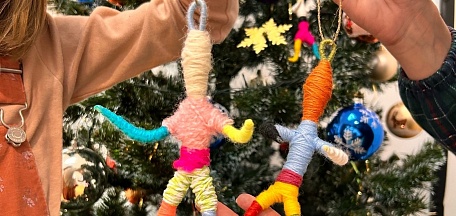 «Супрематическая новогодняя игрушка» 