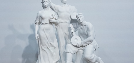 Кураторский обзор выставки "Скульптурные истории. Искусство и технологии"