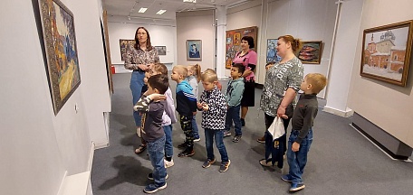 Воспитанники детского сада №83 посетили мероприятие «Жанры живописи» по выставке «Сердце на палитре»