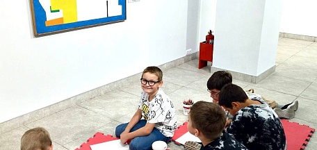 Интерактивная игра «Маленький художник» по XII региональной выставке детского творчества «В мире красок»