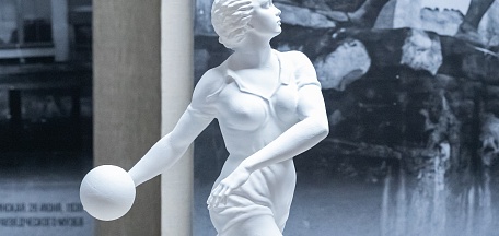 Кураторский обзор выставки "Скульптурные истории. Искусство и технологии"