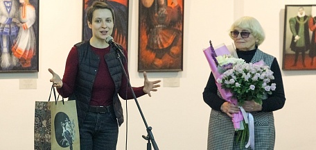 В Мурманском областном художественном музее открылась выставка Раисы Чебатуриной «Театр. Время. Жизнь»