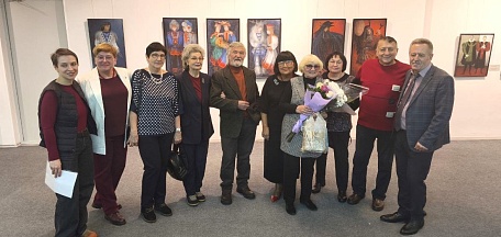 В Мурманском областном художественном музее открылась выставка Раисы Чебатуриной «Театр. Время. Жизнь»