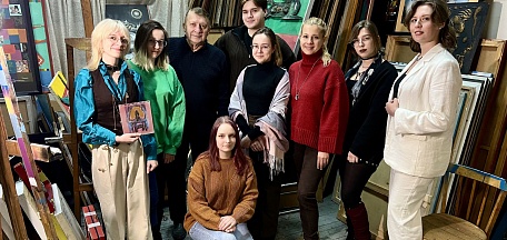 Участники проекта «Сезоны современного искусства в МОХМ» отметили День студента в мастерской Заслуженного художника РФ Анатолия Сергиенко