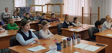 Состоялось мероприятие «Георгиевская ленточка» для учеников СОШ №44 и №53