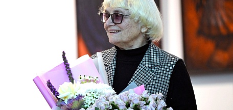 В Мурманском областном художественном музее открылась выставка Раисы Чебатуриной «Театр. Время. Жизнь»