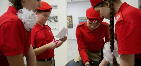 Воспитанники Центра патриотического воспитания  «Юная Гвардия» почтили память ленинградцев на мероприятии «Ленинграду посвящается..»