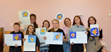 В Оленегорске открылась коллективная выставка участников музейного проекта «Сезоны современного искусства»
